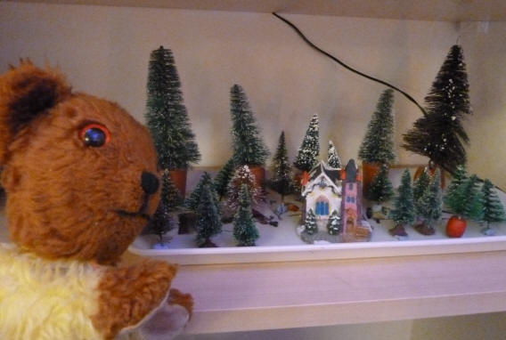 Yellow Teddy with Christmas Tree scene