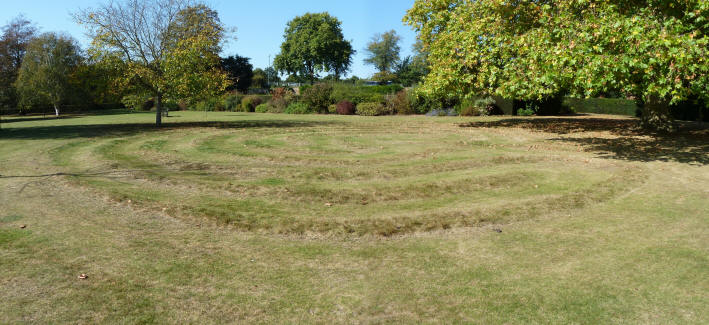 Hall Place Bexleyheath - grass maze