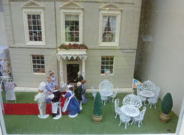 Hastings - Shop window dolls house