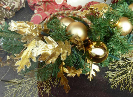 Golden oak leaves Christmas decorations