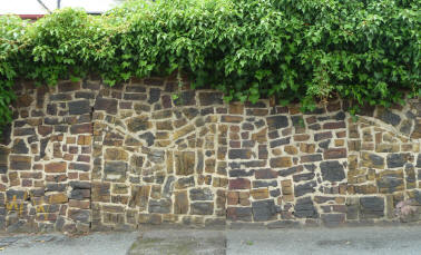Wall made of brick fragments