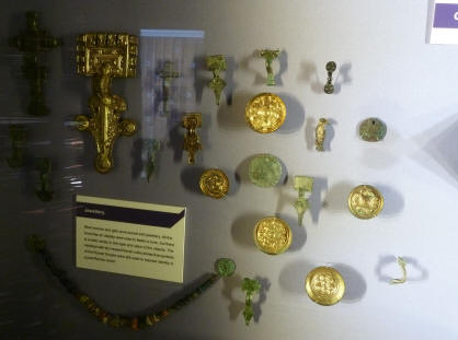 Anglo-Saxon gold ornaments