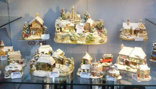 Christmas decorations - snowy villages