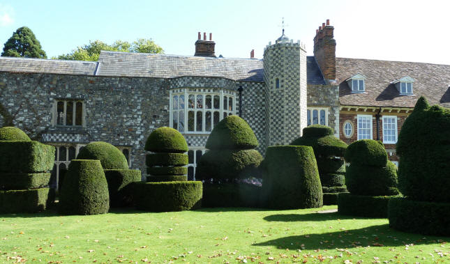 Hall Place topiary