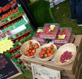 Sstrawberries and raspberries stall