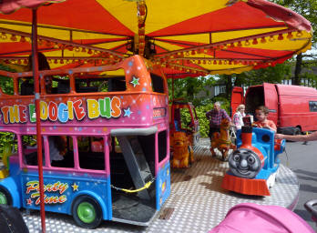 Fairground ride with vehicles