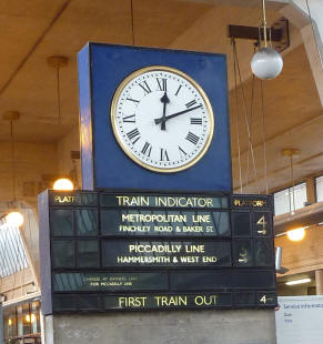 Uxbridge railway clock