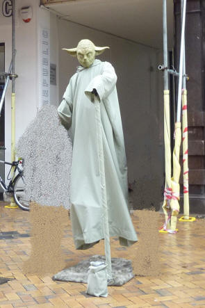 Street performer Yoda