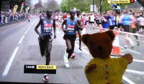 Yellow Teddy running London Marathon video