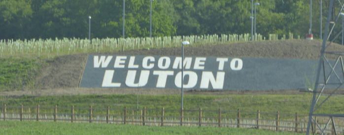 Welcome to Luton sign