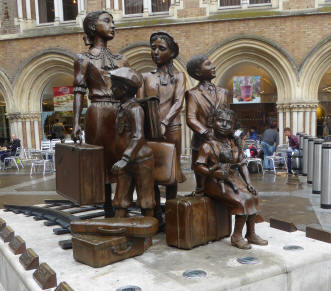 Kindertransport sculpture