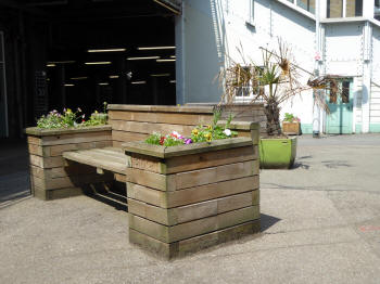 Flower bed seat