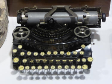 Noiseless typewriter