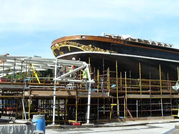 Greenwich - Cutty Sark under repair