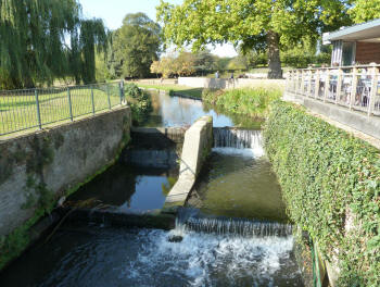 Hall Place Bexleyheath - River Cray waterfall