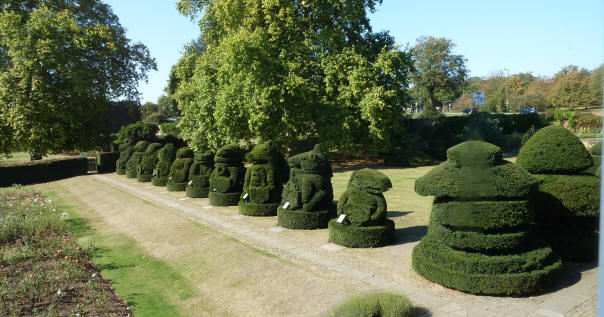 Hall Place Bexleyheath - heraldic topiary