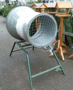 Tree netting apparatus
