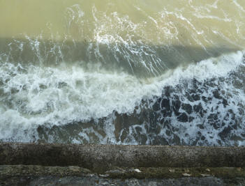 Margate - Crashing waves on pier