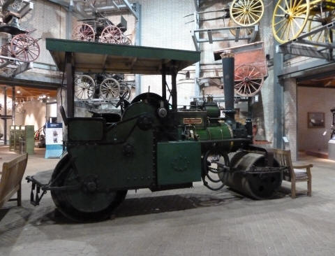 Steam traction engine