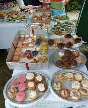 Table full of cup cakes