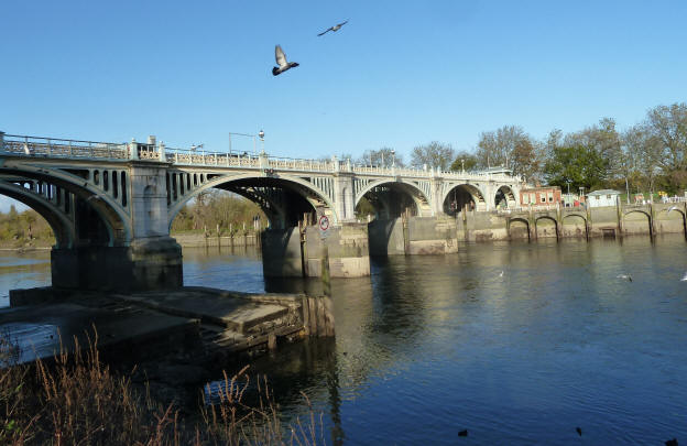 Richmond Lock Bridge