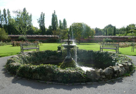 Well Hall Pleasaunce sunken pond