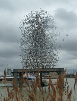 Metal tree sculpture