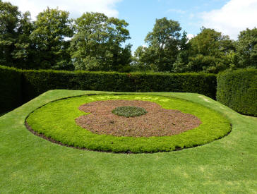 Municipal bedding as Remembrance Poppy