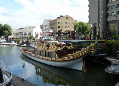 St Katharine's Dock, Gloriana row barge