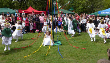 Petts Wood May Fayre - Maypole dancing