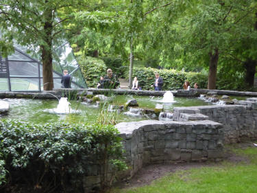 Canary Wharf park ponds and fountains