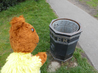 Rubbish bin