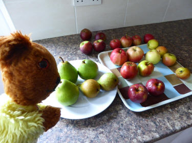 Apples on tray