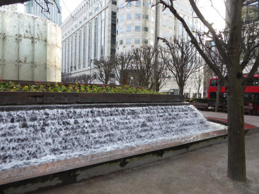 Canary Wharf fountain