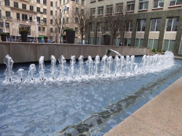 Canary Wharf fountain